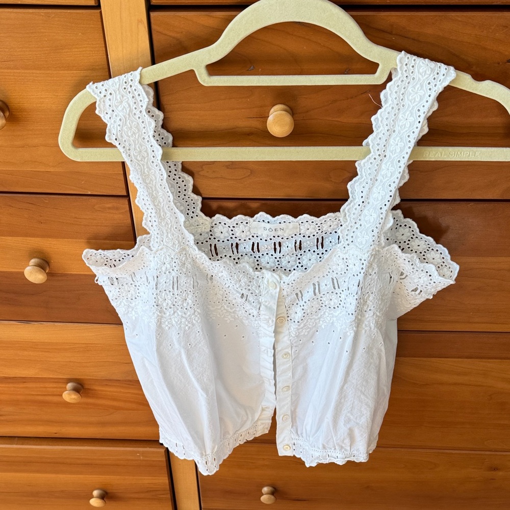 White Eyelet Lace Crop Top doen